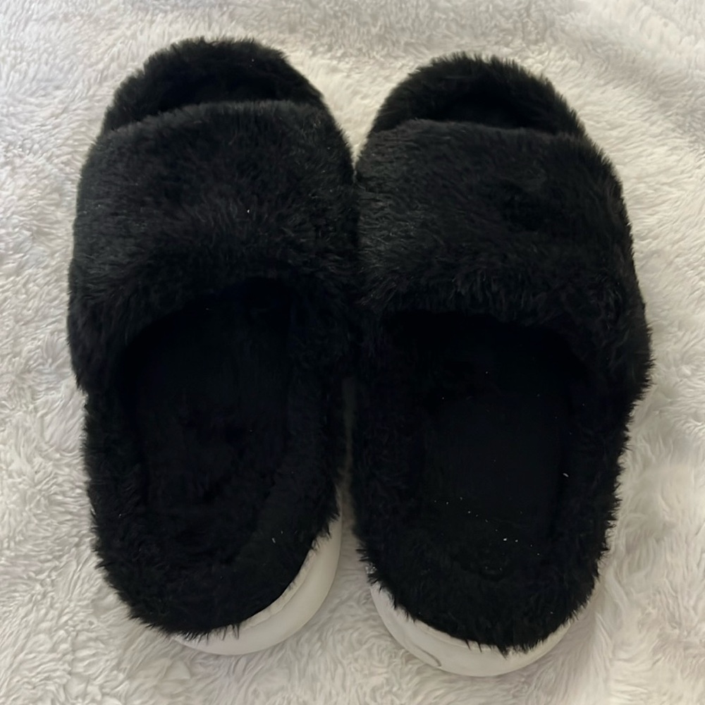 Black Plush Slide Slippers for Indoor Comfort Size 40-41